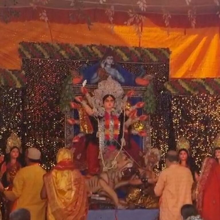 जमुनहा में शारदीय नवरात्रि शुरू, मां दुर्गा की प्रतिमाएं स्थापित:श्रद्धा और उत्साह का माहौल, मंदिरों-पंडालों में शैलपुत्री की पूजा