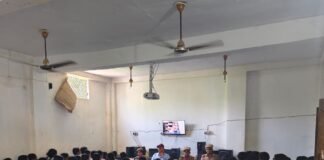 छात्रों को साइबर सुरक्षा और करियर गाइडेंस के प्रति जागरूक:महराजगंज में मिशन शक्ति फेज-6.0 के तहत बरगदवा के इंटर कॉलेज में हुआ कार्यक्रम, रक्षित टंडन ने ऑनलाइन जानकारी दी। छात्रों को साइबर सुरक्षा और करियर गाइडेंस के प्रति जागरूक:महराजगंज में मिशन शक्ति फेज-6.0 के तहत बरगदवा के इंटर कॉलेज में हुआ कार्यक्रम, रक्षित टंडन ने ऑनलाइन जानकारी दी।