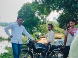 गौर ब्लाक में बाढ़ प्रभावित इलाकों का जायजा:किसानों की फसलें बर्बाद, शंकर यादव ने सुनी समस्या; प्रशासन से मांगी मदद