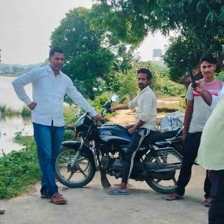 गौर ब्लाक में बाढ़ प्रभावित इलाकों का जायजा:किसानों की फसलें बर्बाद, शंकर यादव ने सुनी समस्या; प्रशासन से मांगी मदद