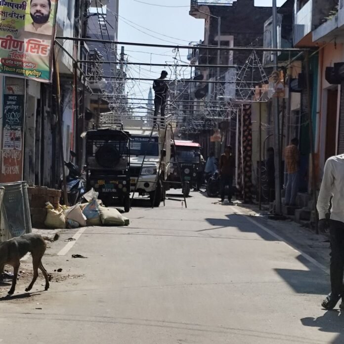 ee0f49e6-0e60-4967-b230-49eed389dd97_1791711142770.jpg तुलसीपुर के साईं मंदिर में मां दुर्गा की प्रतिमा स्थापित:पुरानी बाजार में सजा पंडाल, नवरात्रि पर भक्तों में उत्साह