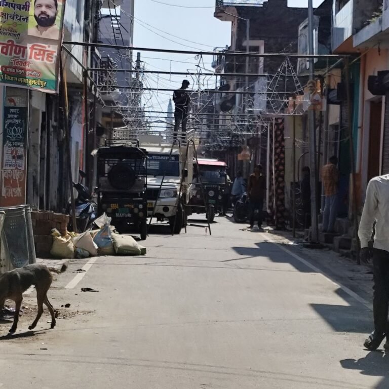 तुलसीपुर के साईं मंदिर में मां दुर्गा की प्रतिमा स्थापित:पुरानी बाजार में सजा पंडाल, नवरात्रि पर भक्तों में उत्साह
