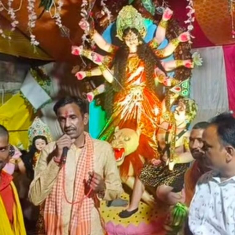 शेखापुर में माता रानी की मूर्ति स्थापित:विशेश्वरगंज विकासखंड में रात में हुई स्थापना, सुबह से भक्तों ने किए दर्शन