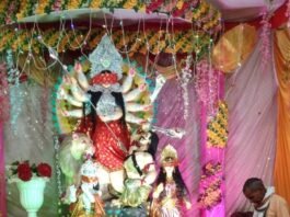 श्रावस्ती में नवरात्र का तीसरा दिन, मां चंद्रघंटा की आराधना:पंडालों में उमड़ी भीड़, कुछ जगहों पर खुली माता के आंखों की पट्टी; धार्मिक झांकियां बनीं आकर्षण श्रावस्ती में नवरात्र का तीसरा दिन, मां चंद्रघंटा की आराधना:पंडालों में उमड़ी भीड़, कुछ जगहों पर खुली माता के आंखों की पट्टी; धार्मिक झांकियां बनीं आकर्षण