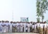 22वीं वाहिनी SSB ने गांधी जयंती पर चलाया स्वच्छता अभियान:निचलौल में कमांडेंट के मार्गदर्शन में पौधरोपण भी हुआ