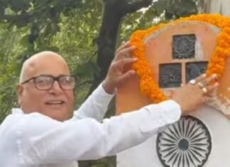गौर ब्लॉक में गांधी जयंती पर अधिकारियों ने लिया संकल्प:महात्मा गांधी के आदर्शों पर चलने और सत्य-अहिंसा का संदेश अपनाने का