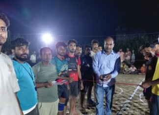 भरवलियां में तीन दिवसीय कबड्डी प्रतियोगिता शुरू:पहले मुकाबले में लक्ष्मीपुर विजयी, विजेता टीमों को मिलेंगे पुरस्कार