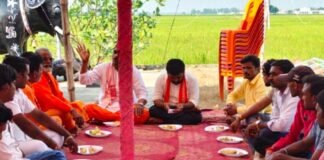नवरात्र पर सुहेलवा में हिन्दू युवा वाहिनी ने किया फलाहार:माहौल भक्तिमय बना, सामाजिक समरसता और भाईचारे का संदेश दिया नवरात्र पर सुहेलवा में हिन्दू युवा वाहिनी ने किया फलाहार:माहौल भक्तिमय बना, सामाजिक समरसता और भाईचारे का संदेश दिया