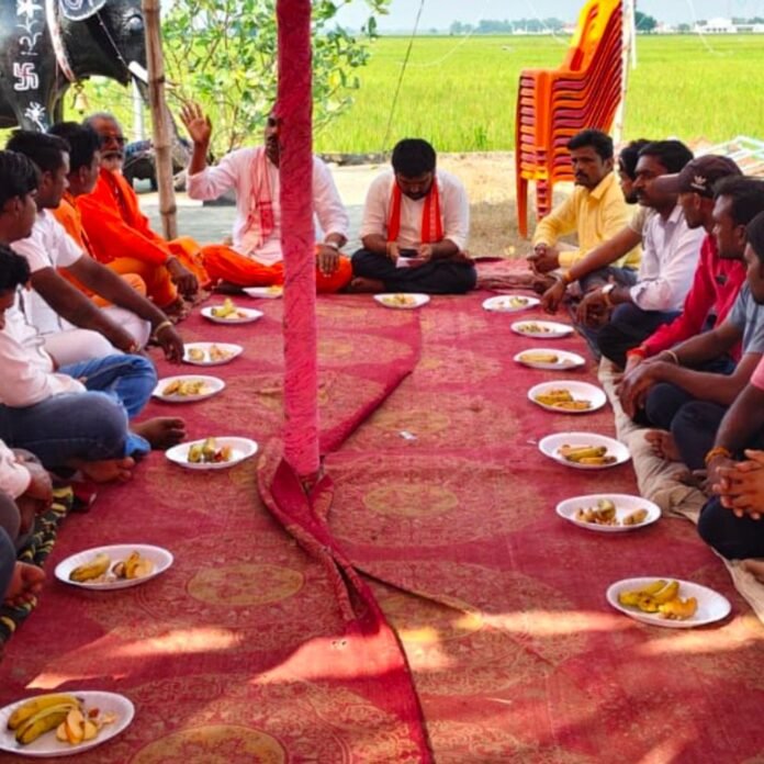 नवरात्र पर सुहेलवा में हिन्दू युवा वाहिनी ने किया फलाहार:माहौल भक्तिमय बना, सामाजिक समरसता और भाईचारे का संदेश दिया