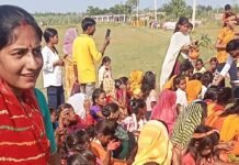 गुलरिया जगतापुर में महिलाओं ने निकाली कलश यात्रा:भक्ति गीतों की धुन पर सिर पर कलश रखकर पहुंचीं घाट गुलरिया जगतापुर में महिलाओं ने निकाली कलश यात्रा:भक्ति गीतों की धुन पर सिर पर कलश रखकर पहुंचीं घाट
