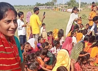 गुलरिया जगतापुर में महिलाओं ने निकाली कलश यात्रा:भक्ति गीतों की धुन पर सिर पर कलश रखकर पहुंचीं घाट गुलरिया जगतापुर में महिलाओं ने निकाली कलश यात्रा:भक्ति गीतों की धुन पर सिर पर कलश रखकर पहुंचीं घाट