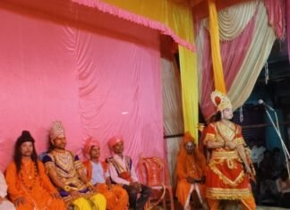 मथुरा बाजार में रामलीला मंचन:राम-सीता विवाह संपन्न; परशुराम-लक्ष्मण संवाद सुनकर दर्शक हुए भावुक मथुरा बाजार में रामलीला मंचन:राम-सीता विवाह संपन्न; परशुराम-लक्ष्मण संवाद सुनकर दर्शक हुए भावुक