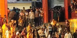 रामलीला के चौथे दिन श्रीराम वन गमन का मंचन:उतरौला में राजा दशरथ के देहावसान से अयोध्या में छाया शोक रामलीला के चौथे दिन श्रीराम वन गमन का मंचन:उतरौला में राजा दशरथ के देहावसान से अयोध्या में छाया शोक