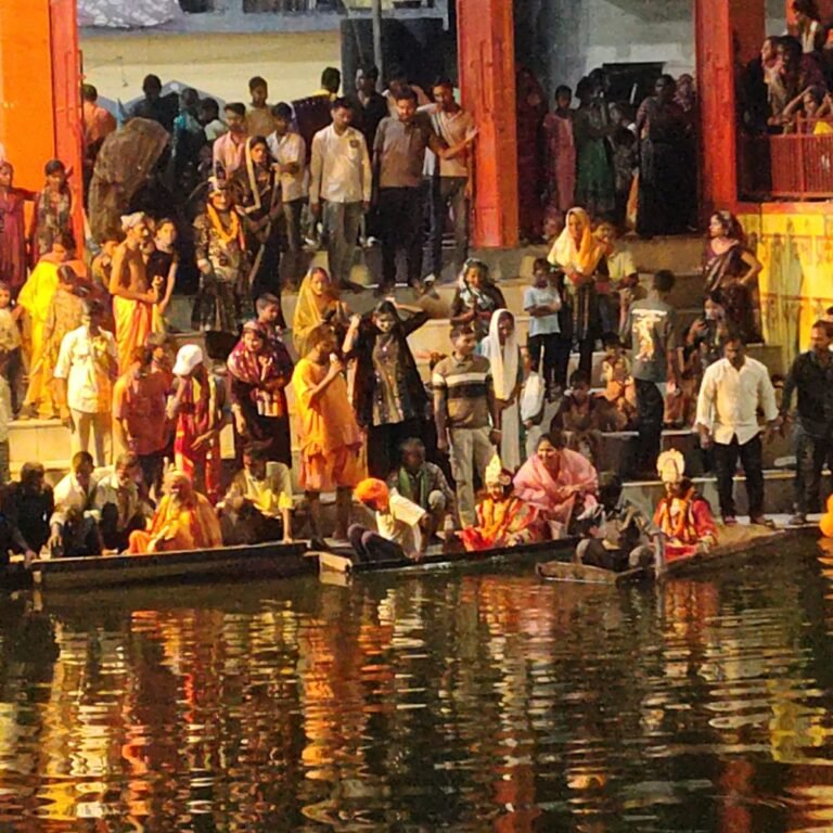 रामलीला के चौथे दिन श्रीराम वन गमन का मंचन:उतरौला में राजा दशरथ के देहावसान से अयोध्या में छाया शोक