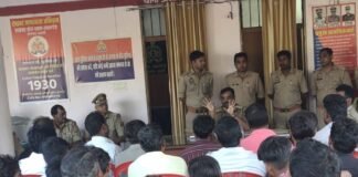 लालगंज थाने में डीजे संचालकों के साथ बैठक:नवरात्रि और दशहरा पर्व पर शांतिपूर्ण माहौल के लिए नियमों का पालन करने को कहा लालगंज थाने में डीजे संचालकों के साथ बैठक:नवरात्रि और दशहरा पर्व पर शांतिपूर्ण माहौल के लिए नियमों का पालन करने को कहा