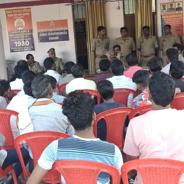लालगंज थाने में डीजे संचालकों के साथ बैठक:नवरात्रि और दशहरा पर्व पर शांतिपूर्ण माहौल के लिए नियमों का पालन करने को कहा