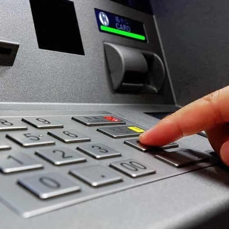ATM कार्ड बदलकर महिला के खाते से 25,900 निकाले:बस्ती में PNB बूथ पर हुई ठगी; अज्ञात के खिलाफ केस दर्ज