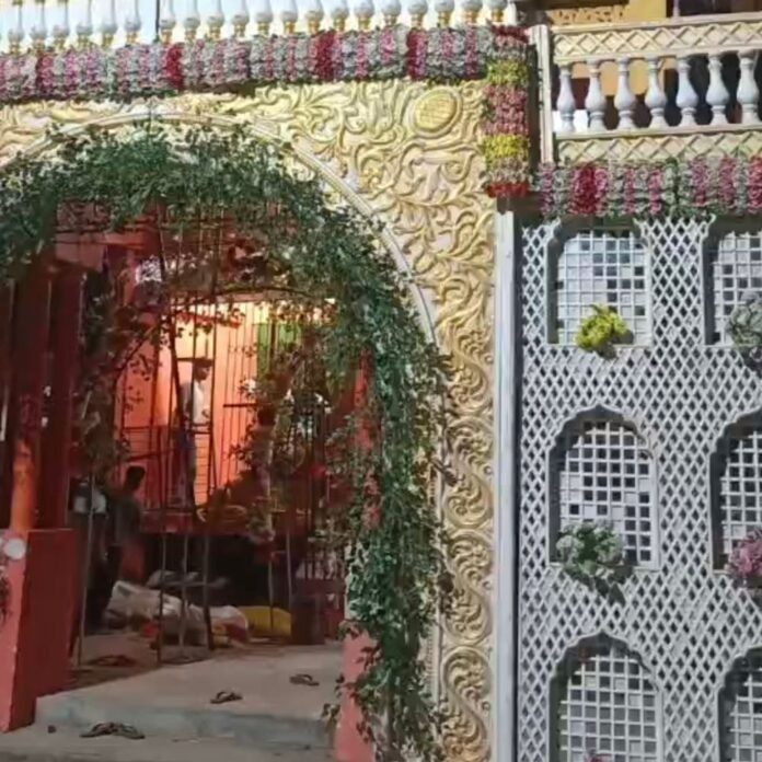 f68fd2e5-a567-449a-88a4-fce9b4a89402_1791729918839.jpg नवरात्र के पहले दिन मंदिरों में शैलपुत्री की पूजा:भक्ति और उल्लास के साथ हुई घटस्थापना