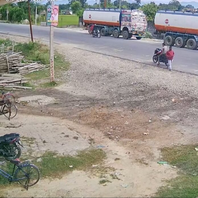 f6c670c6-6555-4f4c-9ac1-dd850f4e356a_1791617451260.jpg स्कूल के बाहर से बाइक चोरी:गड़ौरा बाजार में चोरी की बढ़ती घटनाओं से लोग परेशान