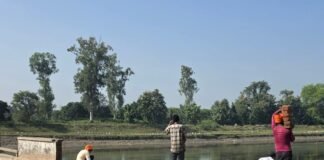 बहराइच में जरही पुल की टूटी रेलिंग से खतरा:सिंचाई विभाग ने शुरू कराया मरम्मत कार्य, लोगों ने ली राहत की सांस बहराइच में जरही पुल की टूटी रेलिंग से खतरा:सिंचाई विभाग ने शुरू कराया मरम्मत कार्य, लोगों ने ली राहत की सांस