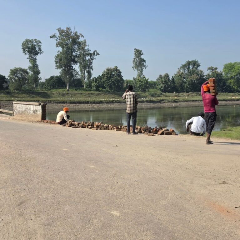 बहराइच में जरही पुल की टूटी रेलिंग से खतरा:सिंचाई विभाग ने शुरू कराया मरम्मत कार्य, लोगों ने ली राहत की सांस