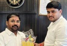 चौक नगर पंचायत को मिला पूर्णकालिक ईओ:मनोज कुमार प्रियदर्शी ने संभाला कार्यभार, मई से उधार के अधिकारियों के सहारे चल रहा था काम चौक नगर पंचायत को मिला पूर्णकालिक ईओ:मनोज कुमार प्रियदर्शी ने संभाला कार्यभार, मई से उधार के अधिकारियों के सहारे चल रहा था काम