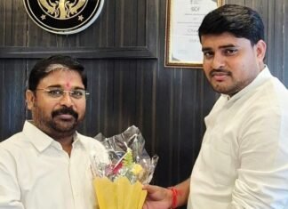 चौक नगर पंचायत को मिला पूर्णकालिक ईओ:मनोज कुमार प्रियदर्शी ने संभाला कार्यभार, मई से उधार के अधिकारियों के सहारे चल रहा था काम चौक नगर पंचायत को मिला पूर्णकालिक ईओ:मनोज कुमार प्रियदर्शी ने संभाला कार्यभार, मई से उधार के अधिकारियों के सहारे चल रहा था काम