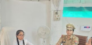 महराजगंज कोतवाली में छात्रा वैष्णवी बनी एक दिन की थाना-प्रभारी:मिशन शक्ति के तहत पुलिस की कार्यप्रणाली समझी और महिला सुरक्षा जानी महराजगंज कोतवाली में छात्रा वैष्णवी बनी एक दिन की थाना-प्रभारी:मिशन शक्ति के तहत पुलिस की कार्यप्रणाली समझी और महिला सुरक्षा जानी