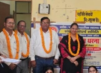 महराजगंज में कर्मचारियों का धरना प्रदर्शन:बनकटी सीएचसी में संगठन मजबूत, ब्लॉक पदाधिकारियों का चुनाव महराजगंज में कर्मचारियों का धरना प्रदर्शन:बनकटी सीएचसी में संगठन मजबूत, ब्लॉक पदाधिकारियों का चुनाव