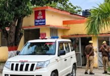 बाजार में दलित युवक को पीटा, जातिसूचक गालियां दीं:रास्ते में रोककर मारपीट का आरोप, सिर और उंगली में चोट; 3 पर केस बाजार में दलित युवक को पीटा, जातिसूचक गालियां दीं:रास्ते में रोककर मारपीट का आरोप, सिर और उंगली में चोट; 3 पर केस