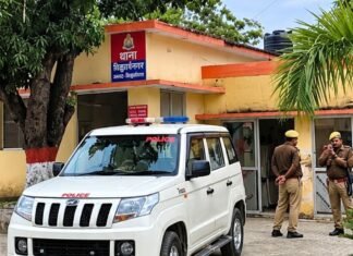 बाजार में दलित युवक को पीटा, जातिसूचक गालियां दीं:रास्ते में रोककर मारपीट का आरोप, सिर और उंगली में चोट; 3 पर केस बाजार में दलित युवक को पीटा, जातिसूचक गालियां दीं:रास्ते में रोककर मारपीट का आरोप, सिर और उंगली में चोट; 3 पर केस