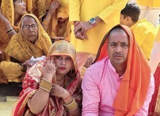 कलश यात्रा के साथ नौ दिवसीय शतचंडी महायज्ञ शुरू:हजारों श्रद्धालुओं ने भाग लिया, कन्याओं ने सिर पर कलश रखकर यात्रा पूरी की कलश यात्रा के साथ नौ दिवसीय शतचंडी महायज्ञ शुरू:हजारों श्रद्धालुओं ने भाग लिया, कन्याओं ने सिर पर कलश रखकर यात्रा पूरी की