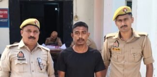 पुलिस ने136 टेट्रा अवैध शराब के साथ 3 आरोपी पकड़े:बस्ती में अवैध देशी शराब बेच रहे थे, आबकारी एक्ट में केस दर्ज
