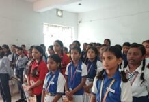 छात्राओं को साइबर अपराध से बचाव की जानकारी दी गई:कप्तानगंज के एसडीजी इंटर कॉलेज में महिला सशक्तिकरण कार्यक्रम हुआ