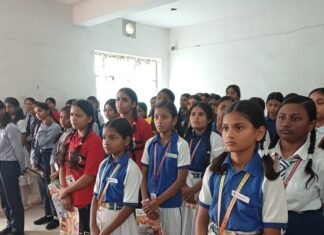 छात्राओं को साइबर अपराध से बचाव की जानकारी दी गई:कप्तानगंज के एसडीजी इंटर कॉलेज में महिला सशक्तिकरण कार्यक्रम हुआ