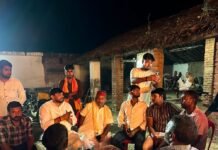 बस्ती के नरायनपुर में दुर्गा पूजा, प्रतिमा की पट्टी खोली:महिलाएं गा रहीं मंगल गीत, देर रात तक चला भक्तिमय कार्यक्रम बस्ती के नरायनपुर में दुर्गा पूजा, प्रतिमा की पट्टी खोली:महिलाएं गा रहीं मंगल गीत, देर रात तक चला भक्तिमय कार्यक्रम