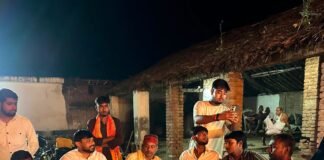 बस्ती के नरायनपुर में दुर्गा पूजा, प्रतिमा की पट्टी खोली:महिलाएं गा रहीं मंगल गीत, देर रात तक चला भक्तिमय कार्यक्रम बस्ती के नरायनपुर में दुर्गा पूजा, प्रतिमा की पट्टी खोली:महिलाएं गा रहीं मंगल गीत, देर रात तक चला भक्तिमय कार्यक्रम