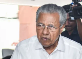 केरलम: पूर्व मुख्यमंत्री पी विजयन और उनके परिजनों पर होगी FIR, हाई कोर्ट के निर्देश के बाद विजिलेंस करेगा मामला दर्ज केरलम: पूर्व मुख्यमंत्री पी विजयन और उनके परिजनों पर होगी FIR, हाई कोर्ट के निर्देश के बाद विजिलेंस करेगा मामला दर्ज