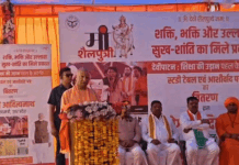 Devipatan Mandir Navratri Visit | Yogi Adityanath Offers Prayers नवरात्र के पहले दिन देवीपाटन मंदिर में भीड़, CM योगी। - Dainik Bhaskar