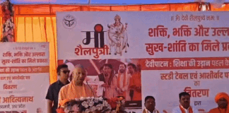 Devipatan Mandir Navratri Visit | Yogi Adityanath Offers Prayers नवरात्र के पहले दिन देवीपाटन मंदिर में भीड़, CM योगी। - Dainik Bhaskar