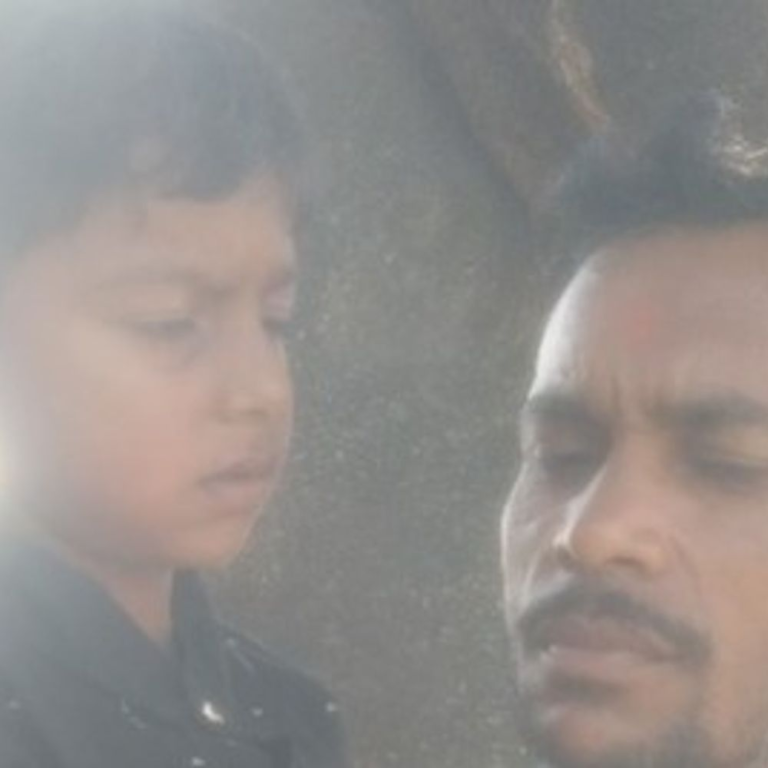 लौकाहवा गाँव में बंदर के हमले से आधा दर्जन लोग:कई लोगों के हाथ-पैर टूटे, वन विभाग पकड़ने की तैयारी में