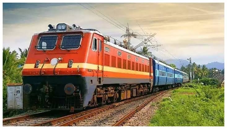 आरा जंक्शन हादसा: अधूरी ट्रेनिंग के बावजूद लोको पायलट को दी गई ड्यूटी, चार निलंबित