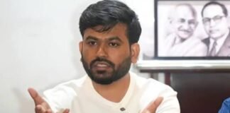 बेटे की हिरासत पर भड़के दीपके के माता-पिता, बोले- सरकार लोकतंत्र का सम्मान नहीं करती