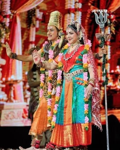 हेमा मालिनी का भव्य दुर्गा अवतार वायरल, 77 साल की उम्र में शानदार नृत्य ने जीता दिल
