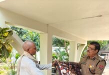 डीआईजी देवीपाटन परिक्षेत्र गोण्डा श्री अशोक कुमार द्वारा परिक्षेत्रीय कार्यालय में नियुक्त पुलिसकर्मियों एवं चतुर्थ श्रेणी कर्मियों को कंबल वितरित किया गया ।*