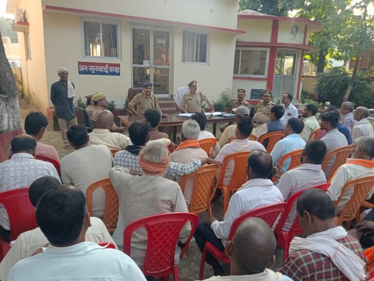 क्षेत्राधिकारी ललिया द्वारा थाना महराजगंज तराई परिसर में आगामी त्योहार दुर्गा पूजा (नवरात्रि) व दशहरा के संबंध में पीस कमेटी की बैठक आयोजित की गई*