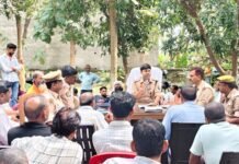 पुलिस अधीक्षक बलरामपुर के निर्देशानुसार,क्षेत्राधिकारी उतरौला द्वारा थाना रेहरा बाजार परिसर में आगामी त्योहार मां दुर्गा पूजा (नवरात्रि) व दशहरा के संबंध में पीस कमेटी की बैठक आयोजित की गई*