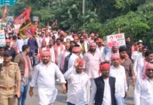 SLUG: SIR के विरोध में सपा का प्रदर्शन, चुनाव आयुक्त का पुतला दहन