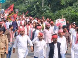 SLUG: SIR के विरोध में सपा का प्रदर्शन, चुनाव आयुक्त का पुतला दहन