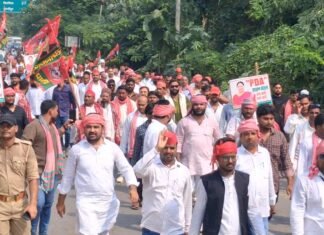 SLUG: SIR के विरोध में सपा का प्रदर्शन, चुनाव आयुक्त का पुतला दहन